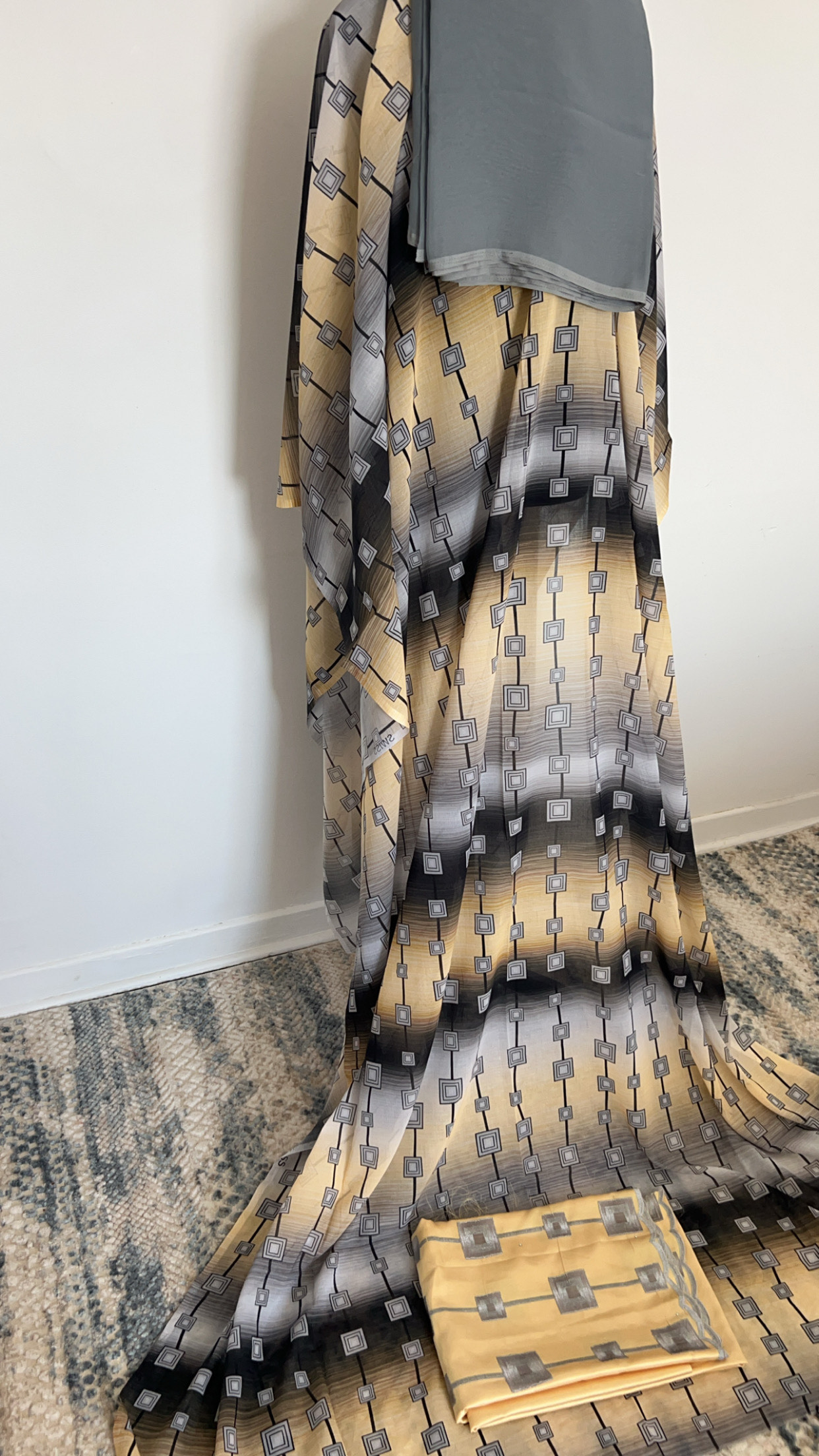 Gray/Yellow Elegant  Swiss dirac set
