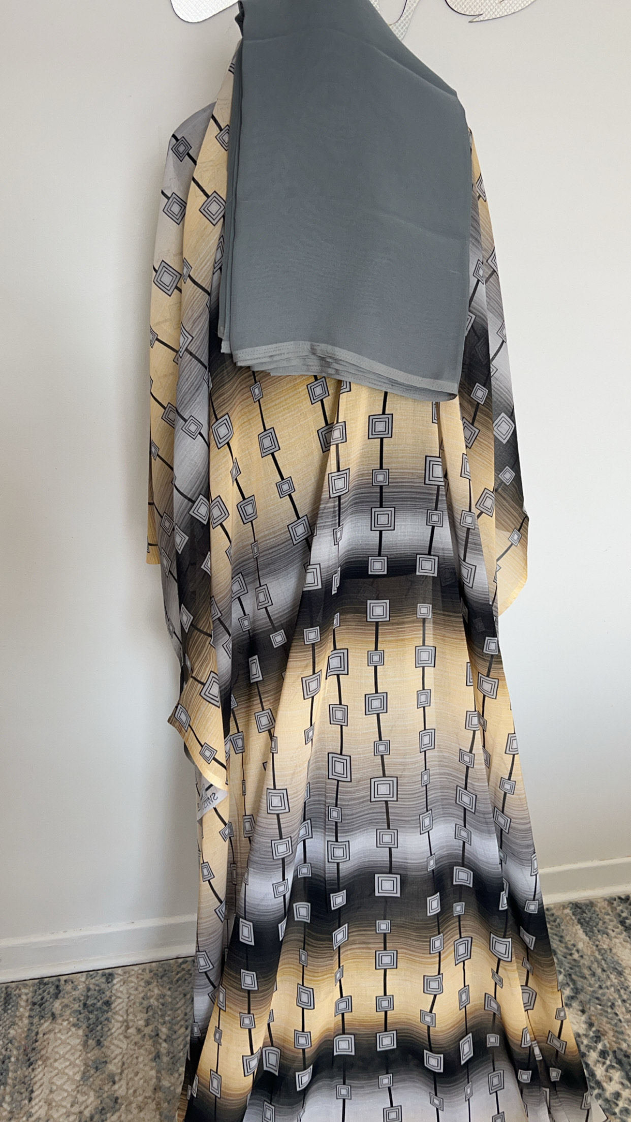 Gray/Yellow Elegant  Swiss dirac set