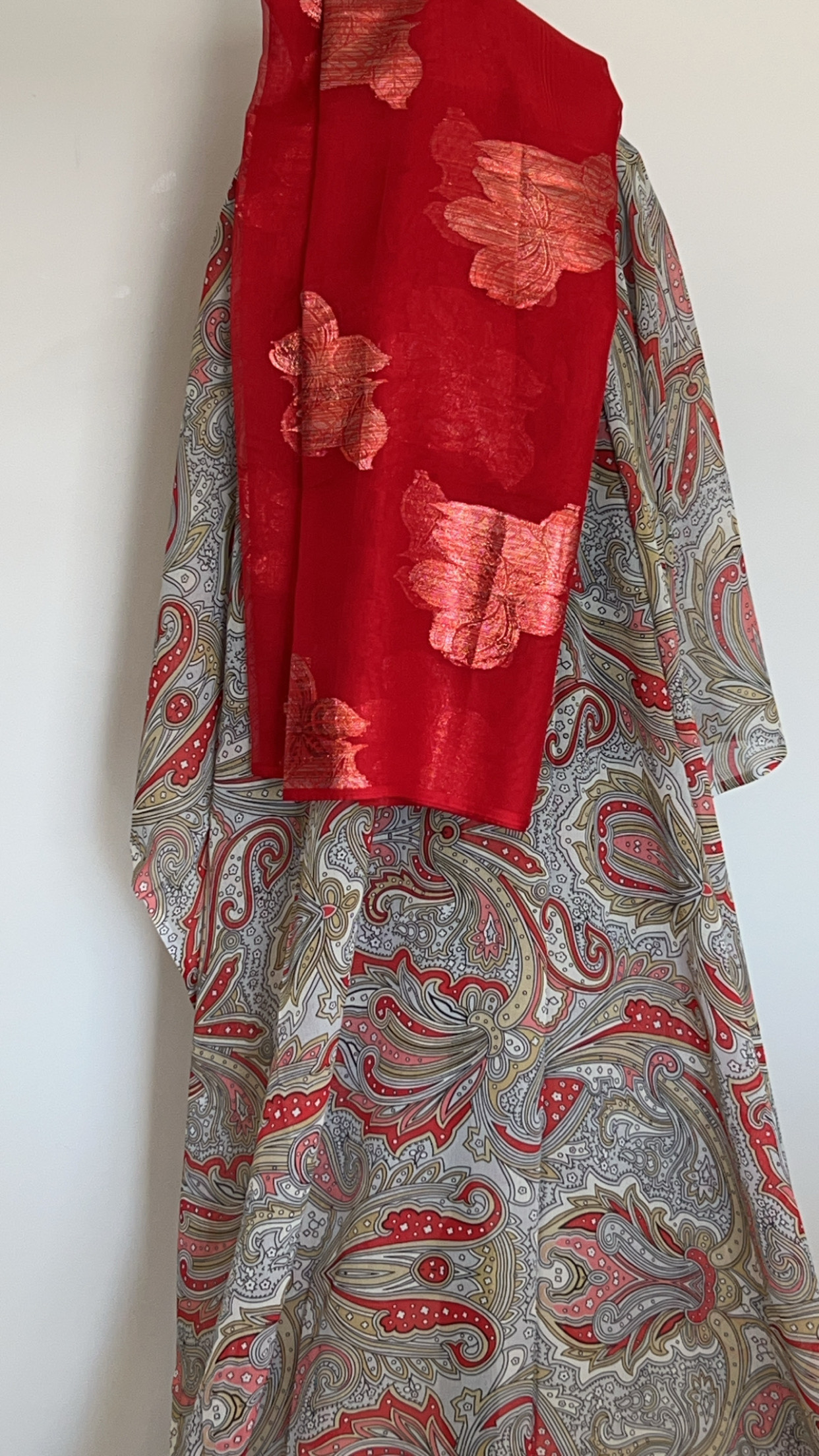 Silk Red/White Swiss Dirac somali