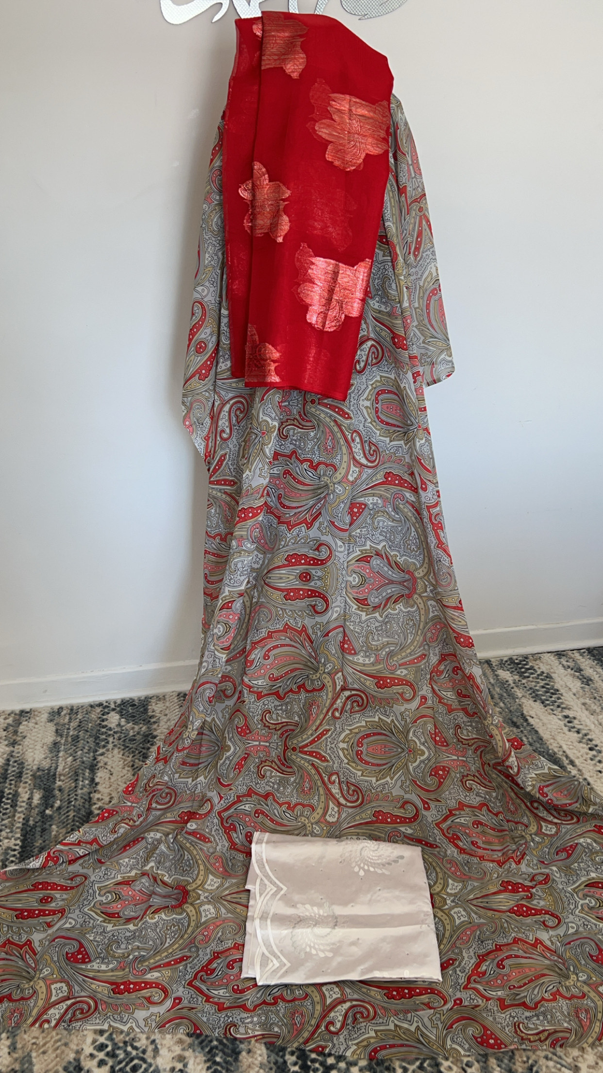 Silk Red/White Swiss Dirac somali