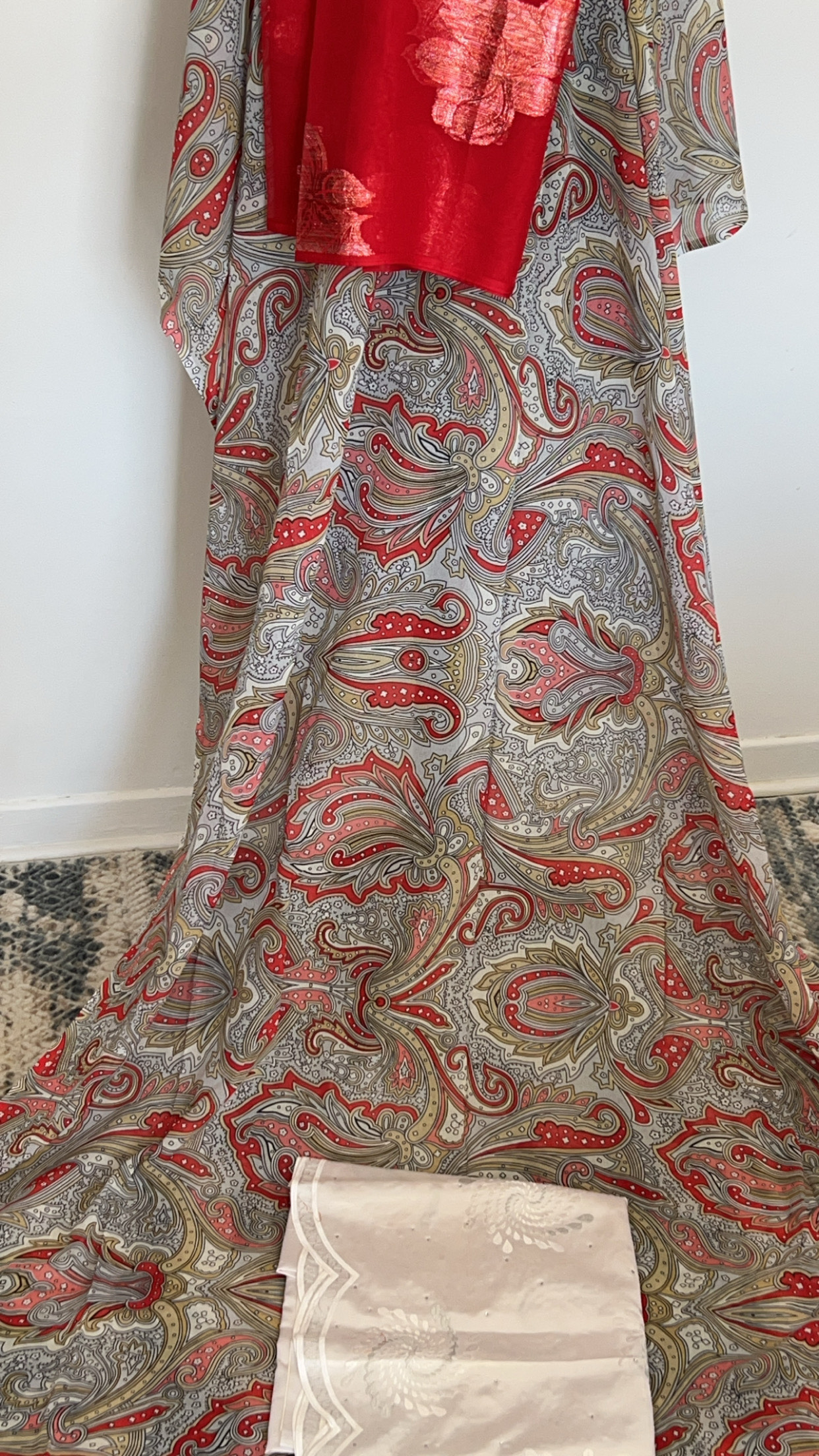 Silk Red/White Swiss Dirac somali