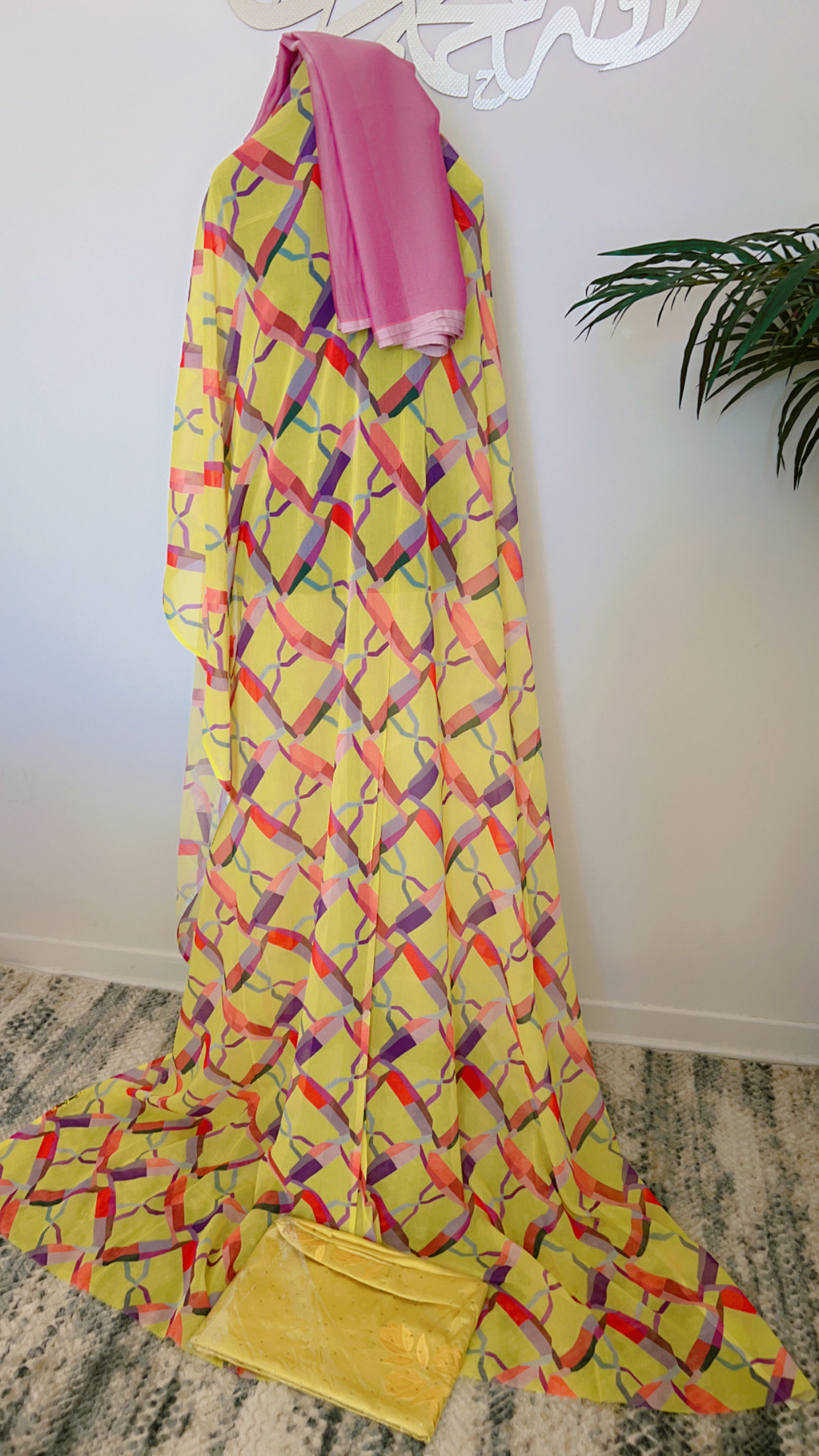 Pink/Yalow brand New Dirac Somali