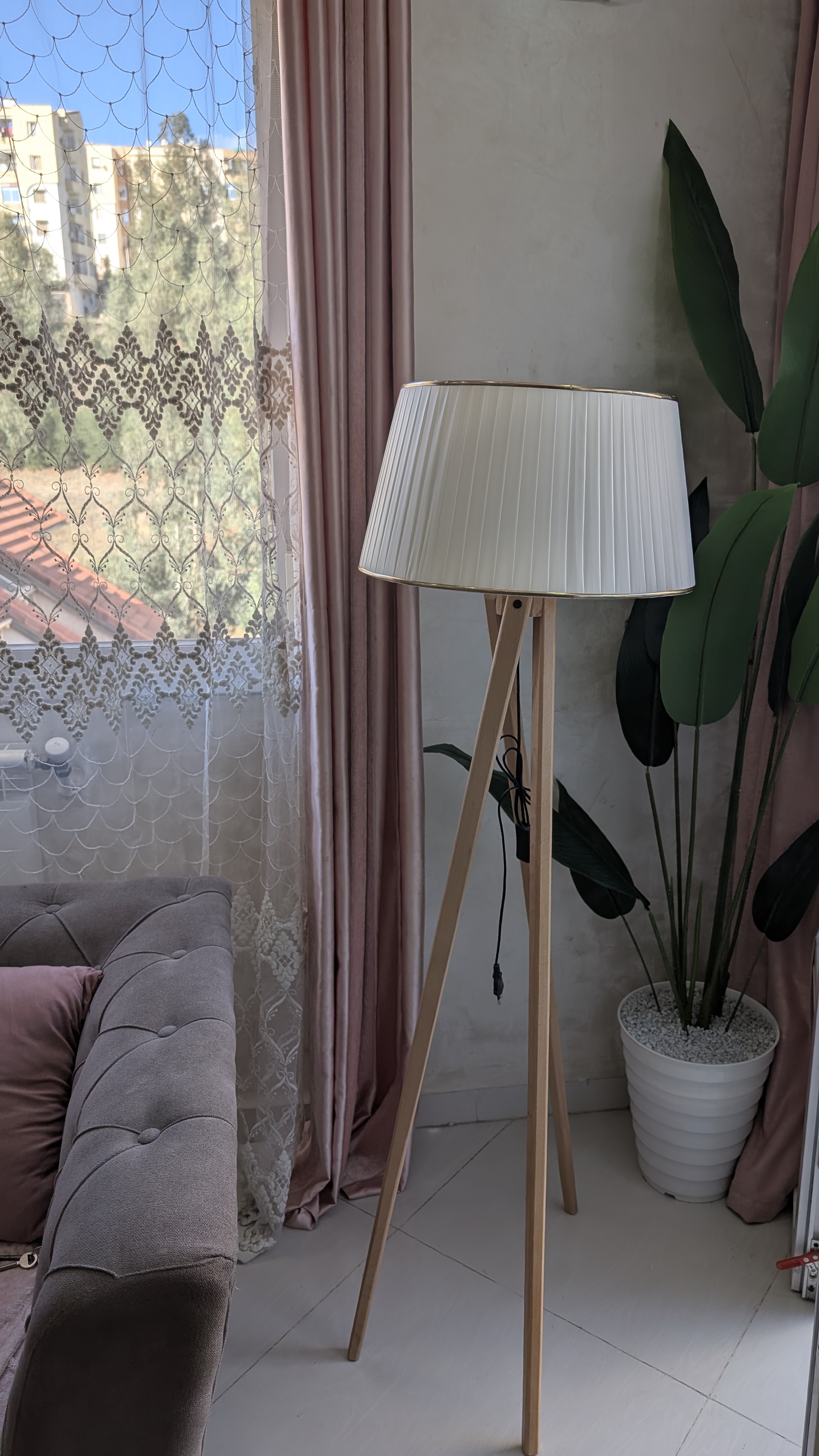Lampe sur pied en bois