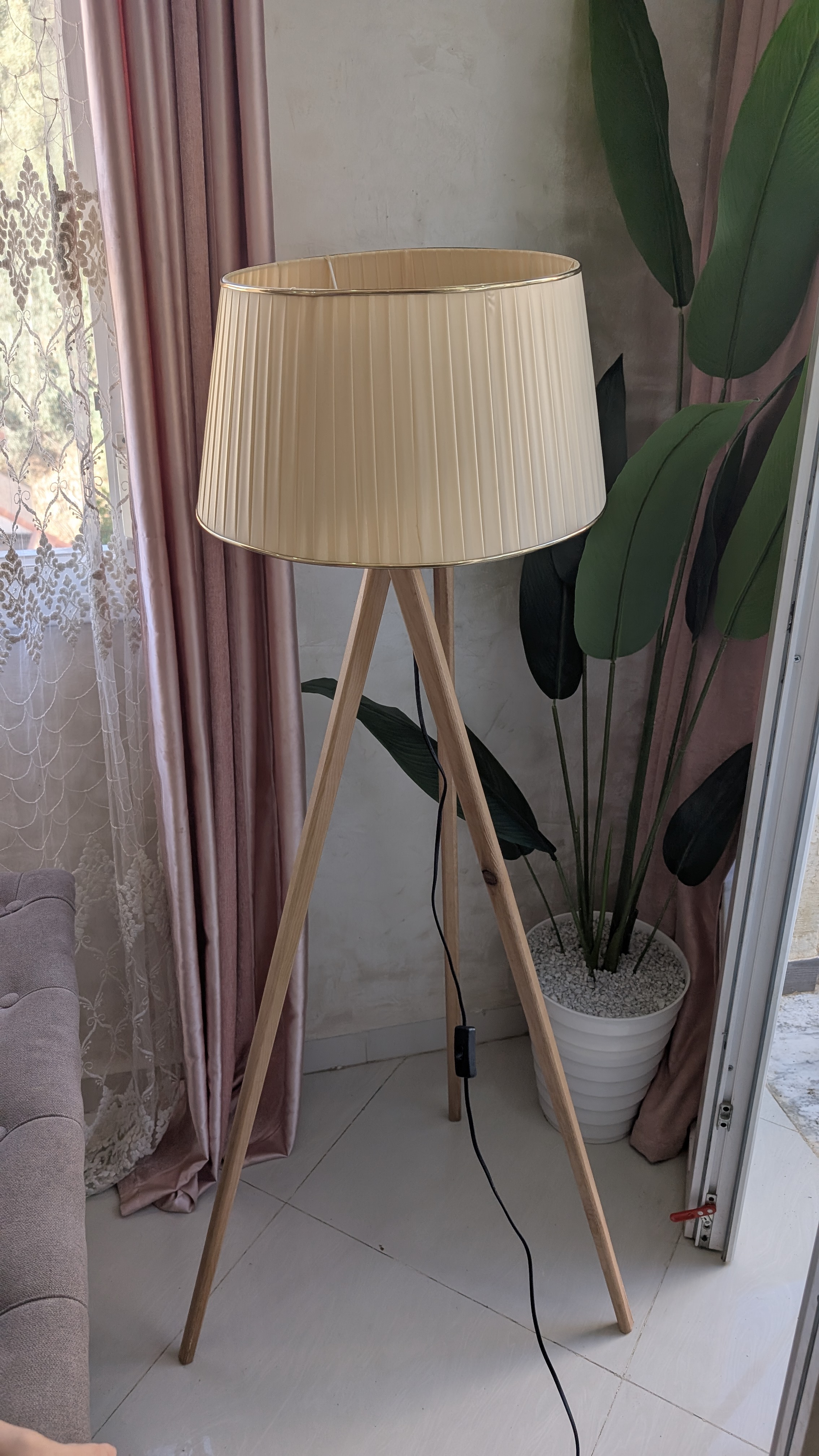 Lampe sur pied en bois