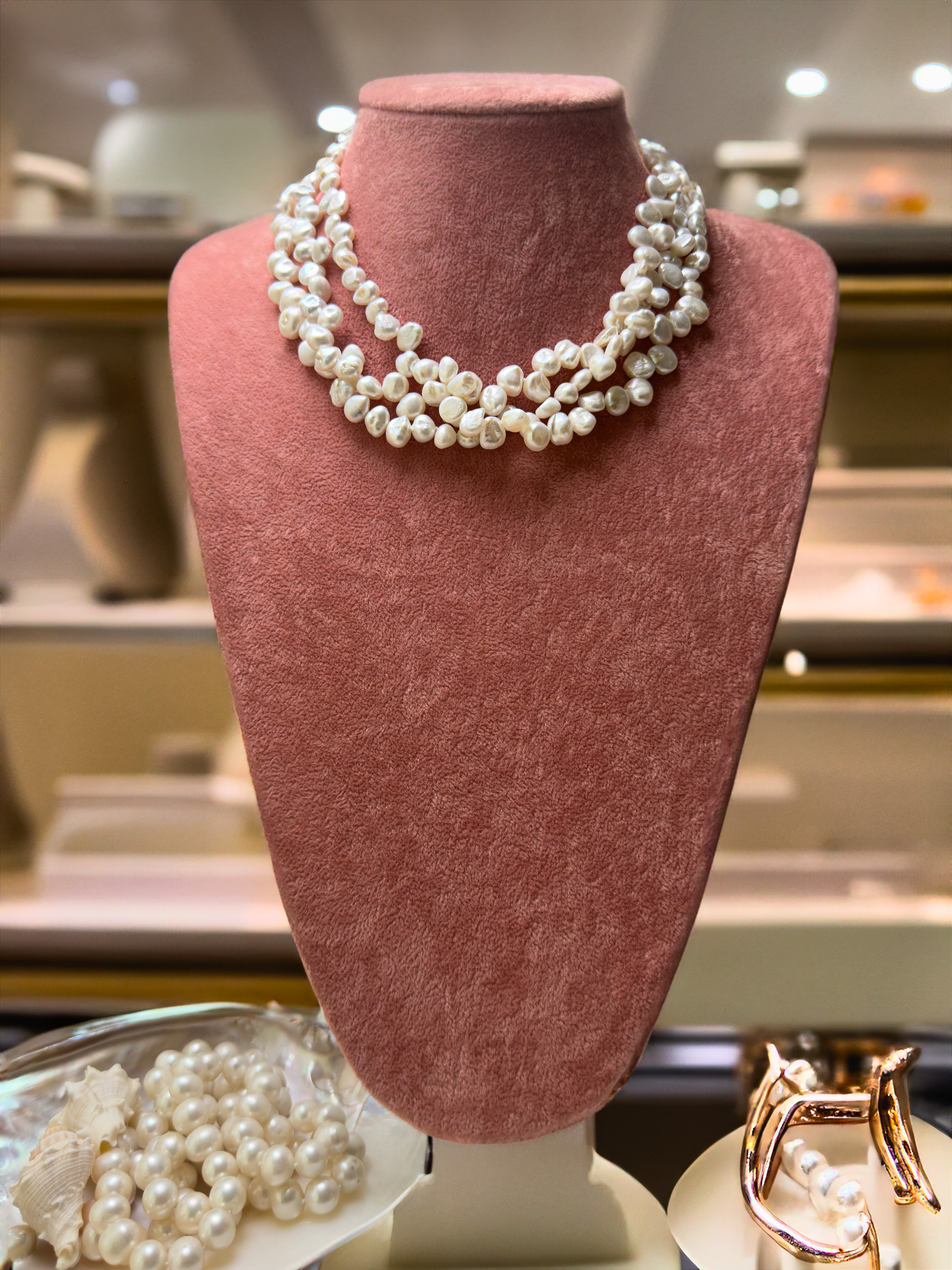 Collar entrelazado de perlas 