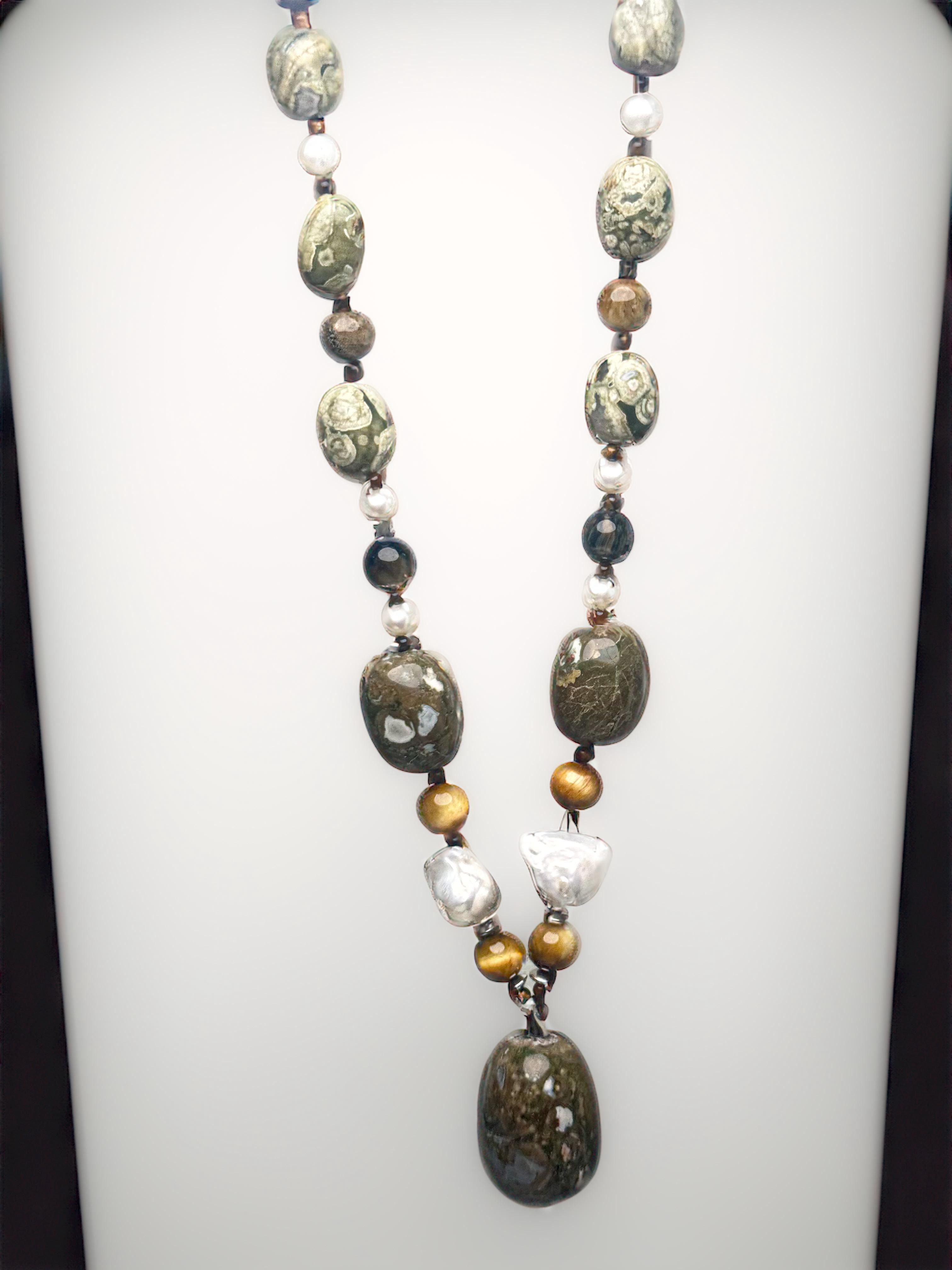 Collar de piedra marina con ojo de tigre y perla barroca