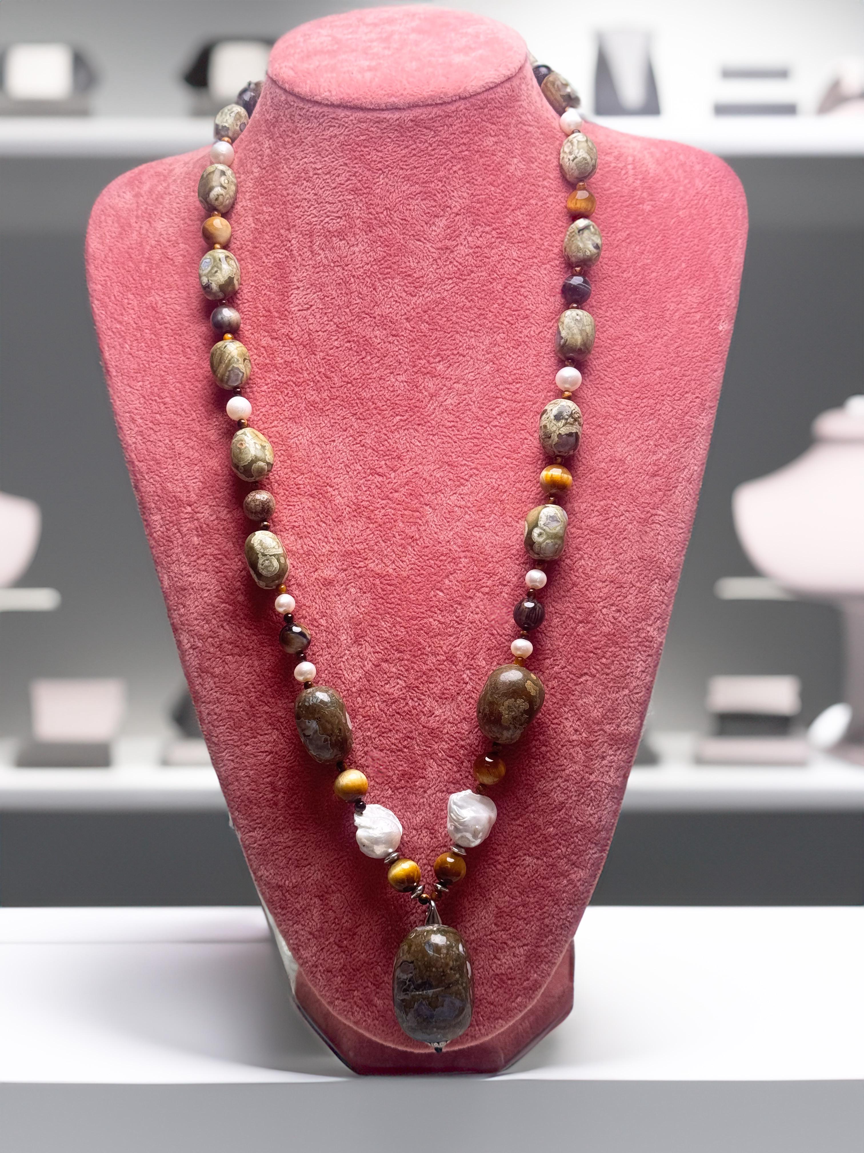 Collar de piedra marina con ojo de tigre y perla barroca