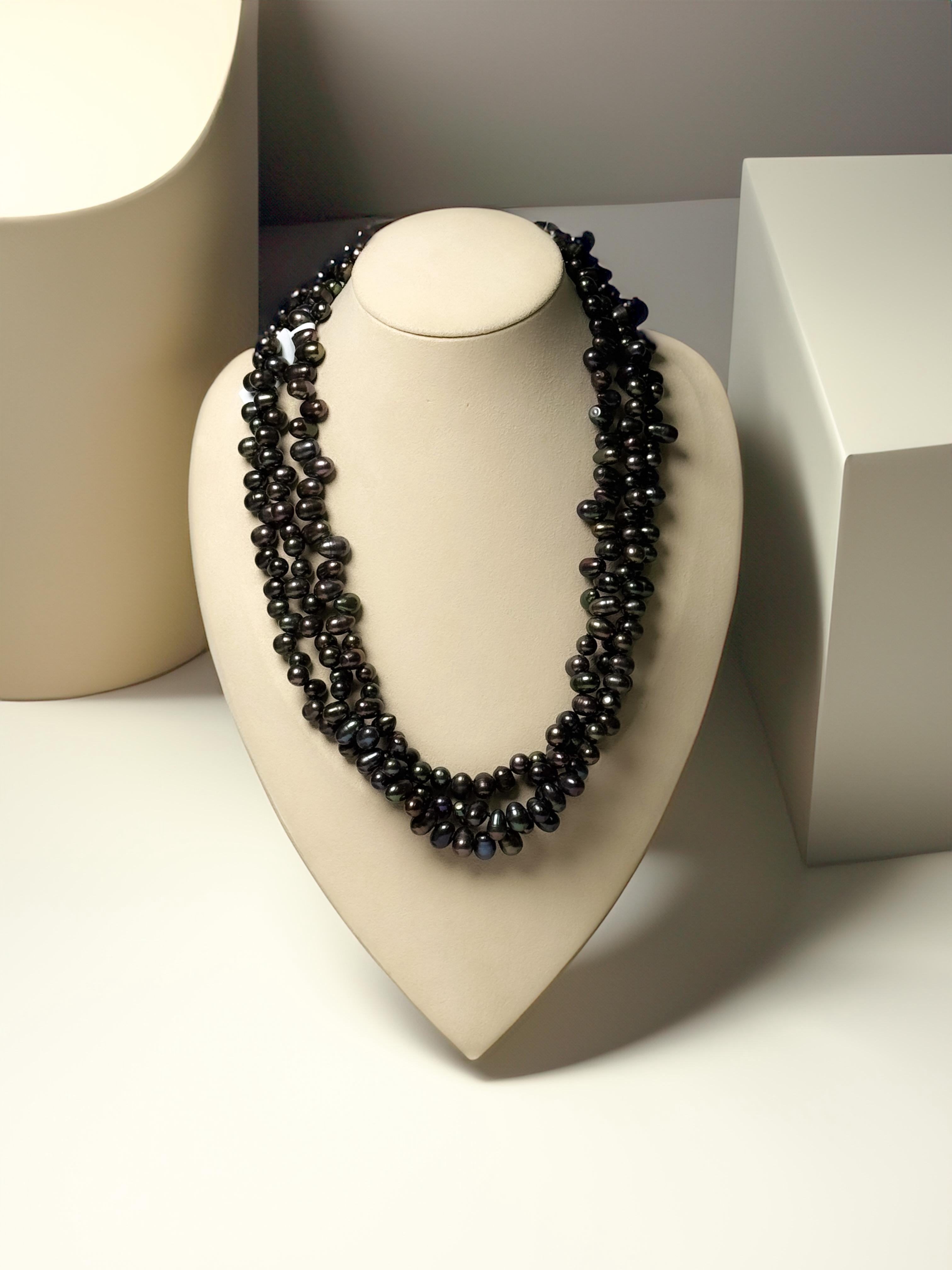 Collar de perlas negras
