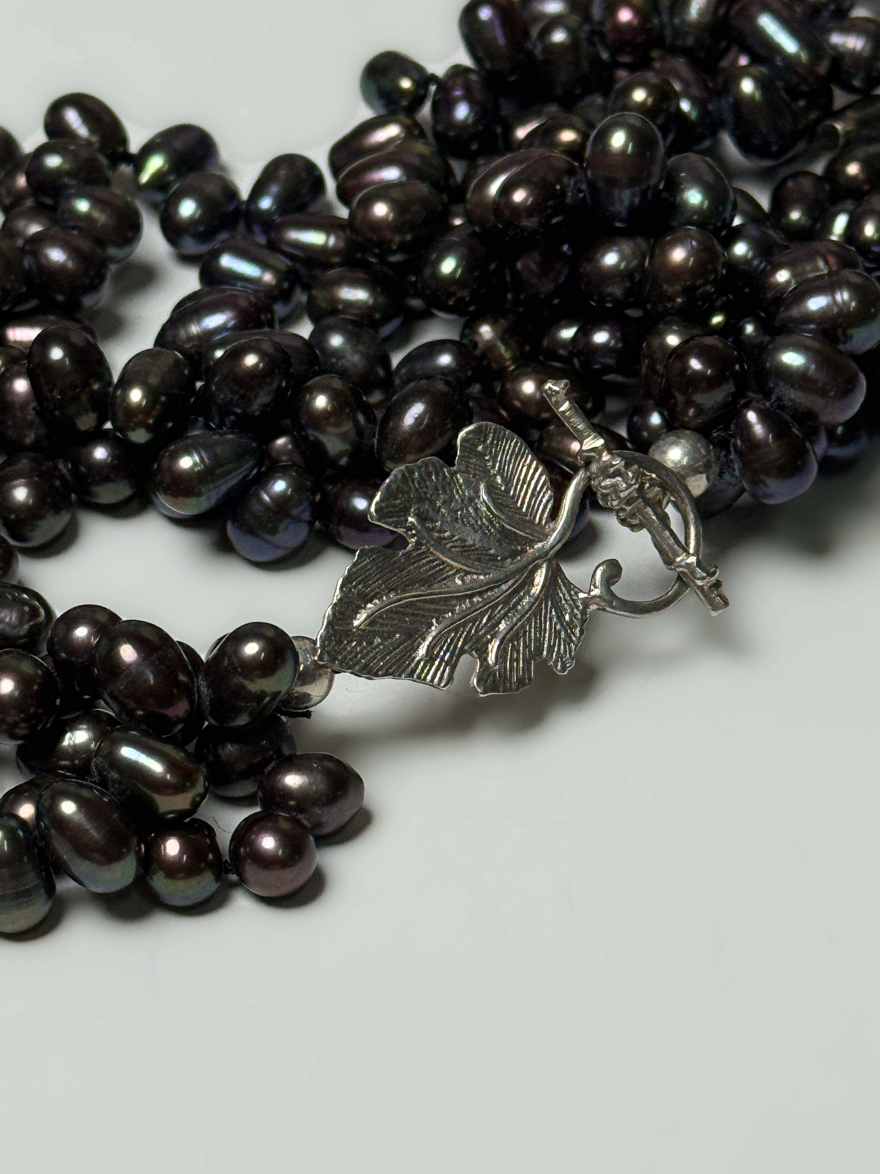 Collar de perlas negras