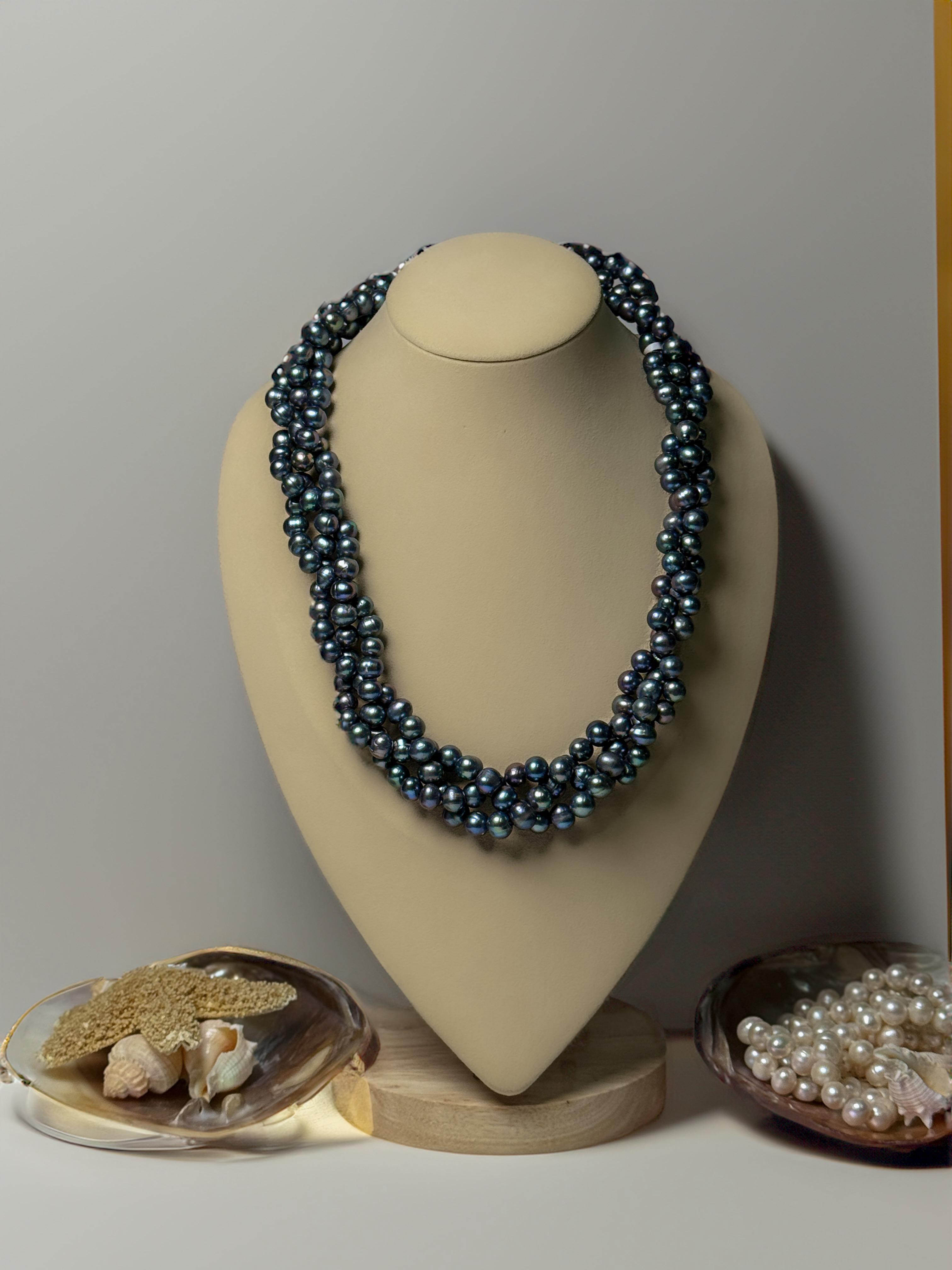 Collar de tres hilos trenzado