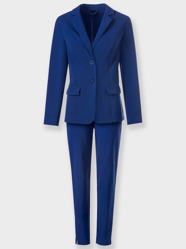 Eleganter blauer Anzug