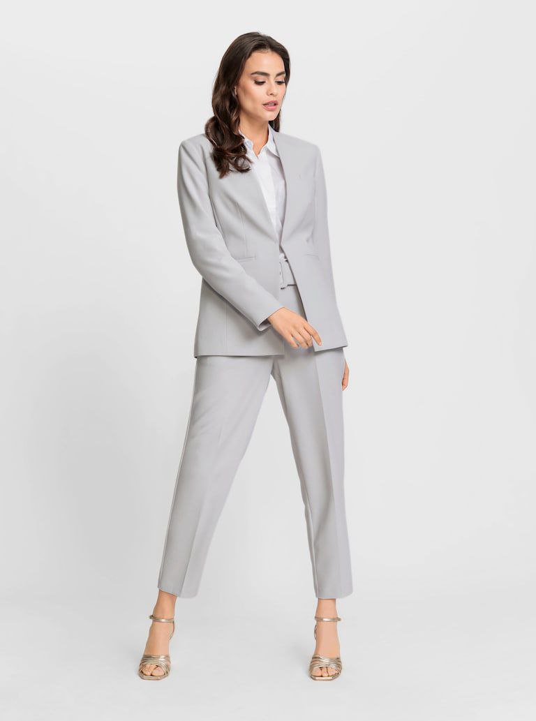 Eleganter grauer Anzug