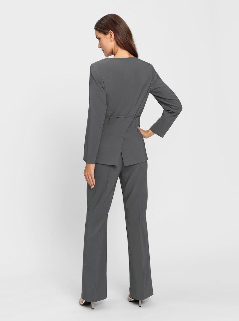Grauer Damenanzug