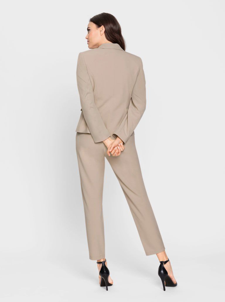 Beiger Damenanzug