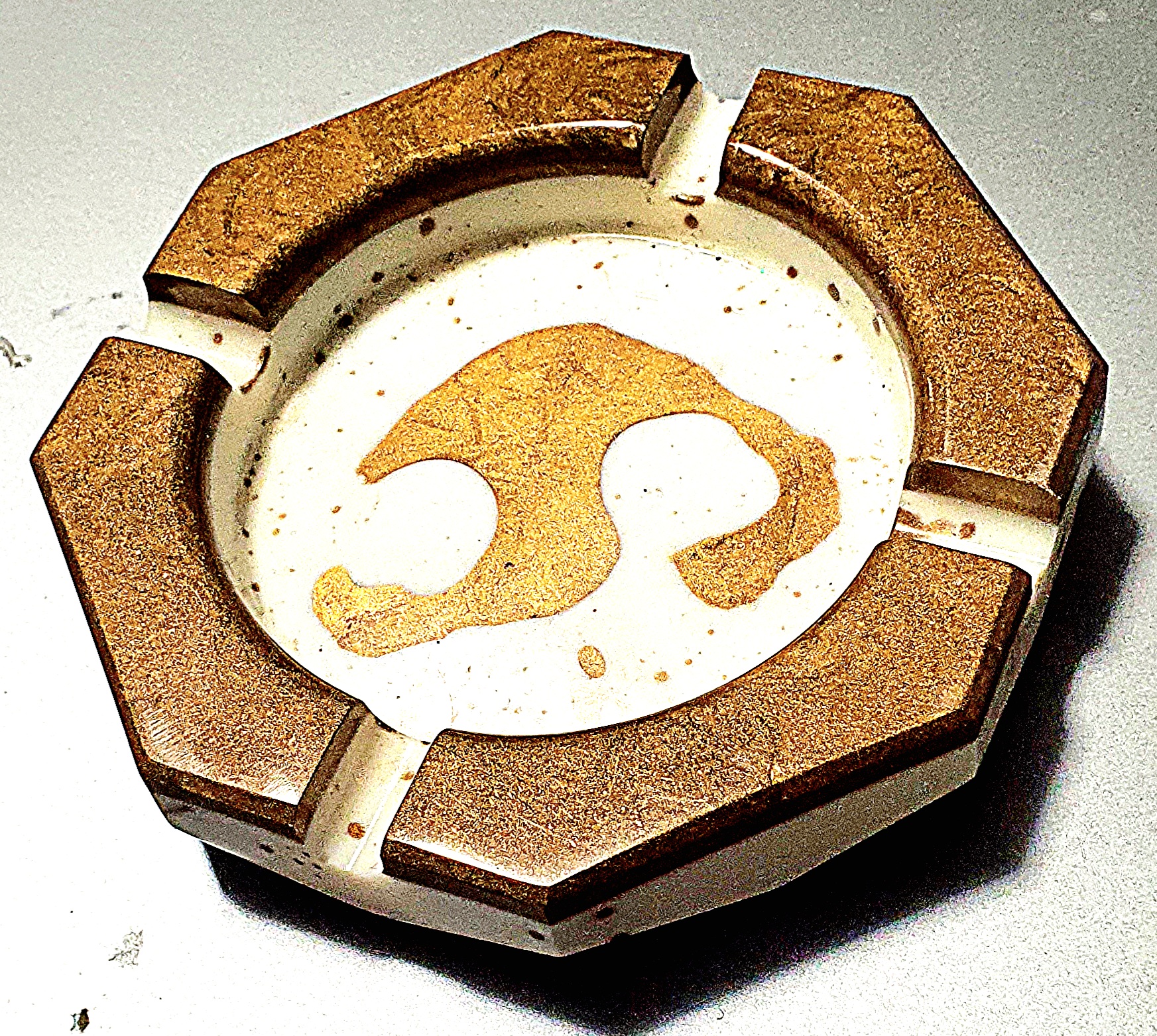 Cendrier marbré blanc et bronze