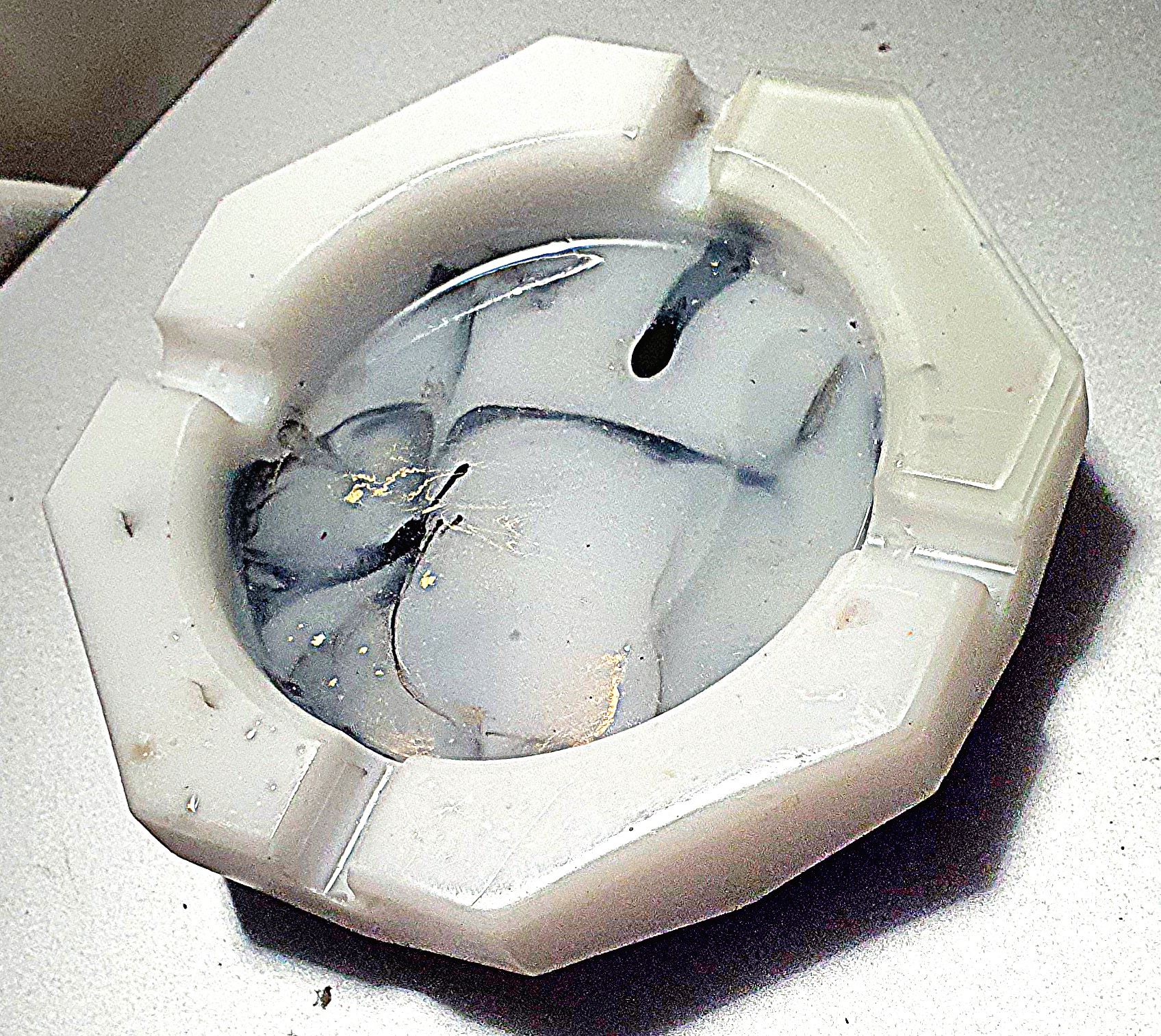 Cendrier marbré blanc