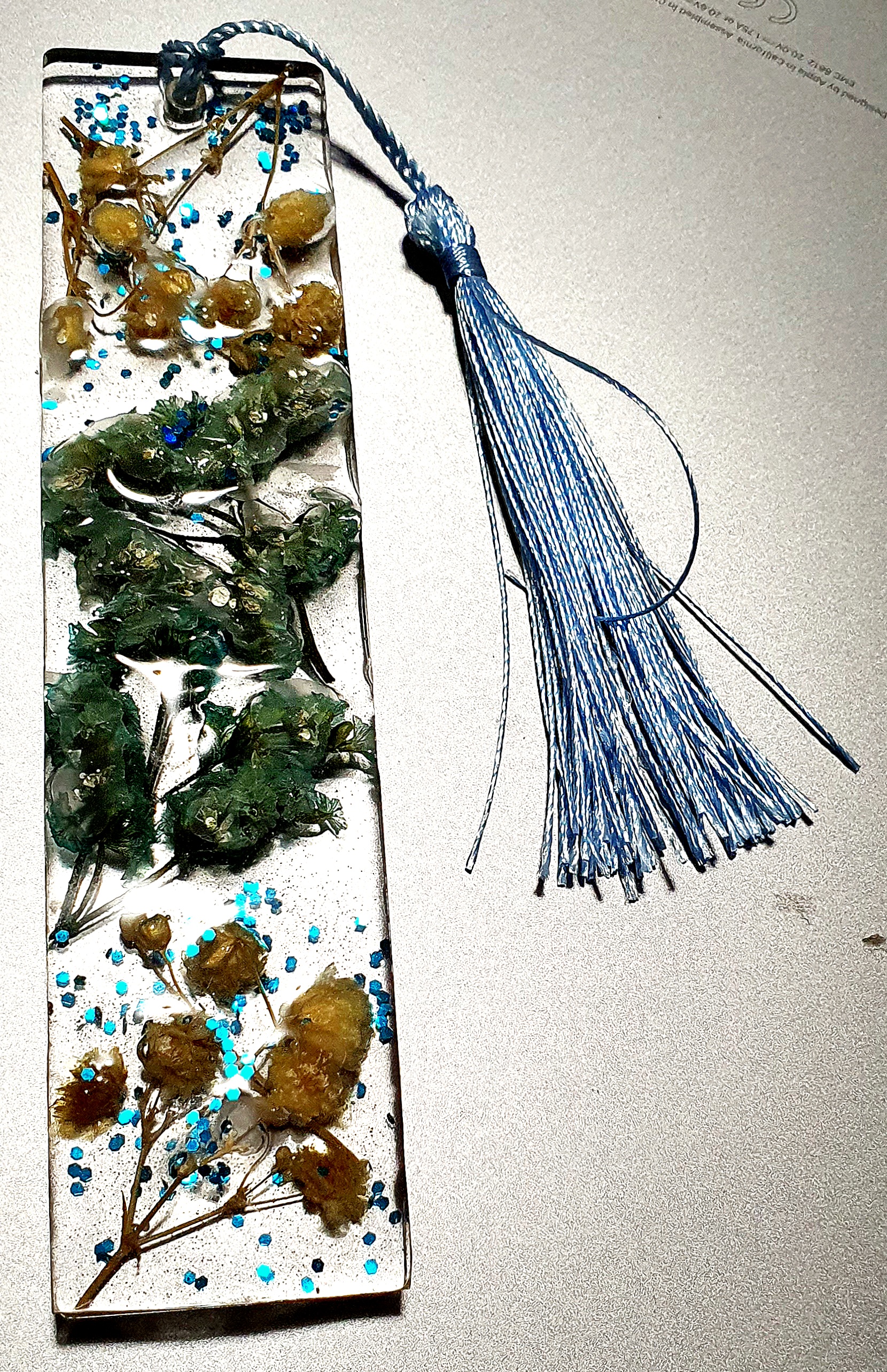 Marque-page et fleurs séchées