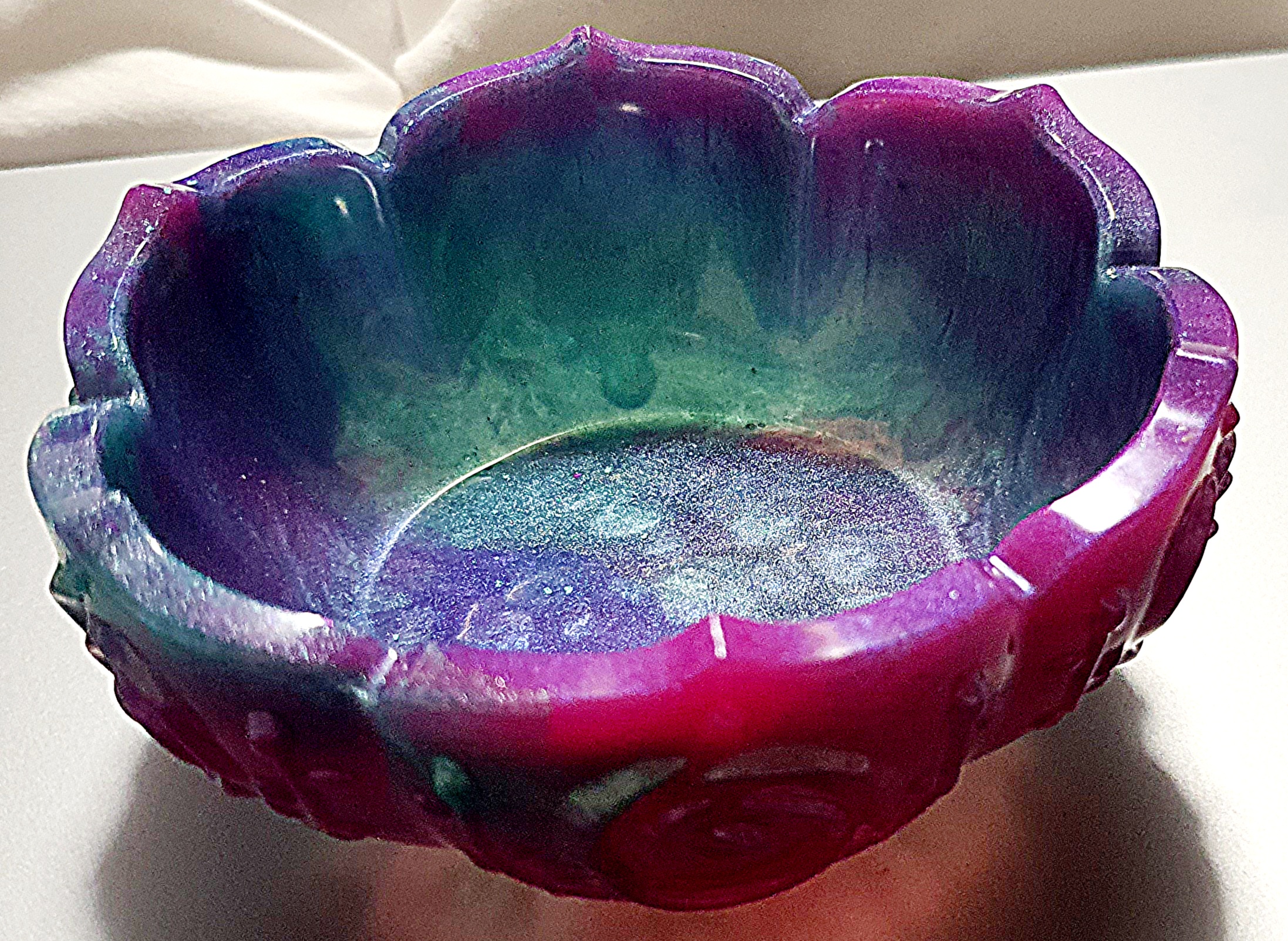 Ravier décoratif iridescent en résine