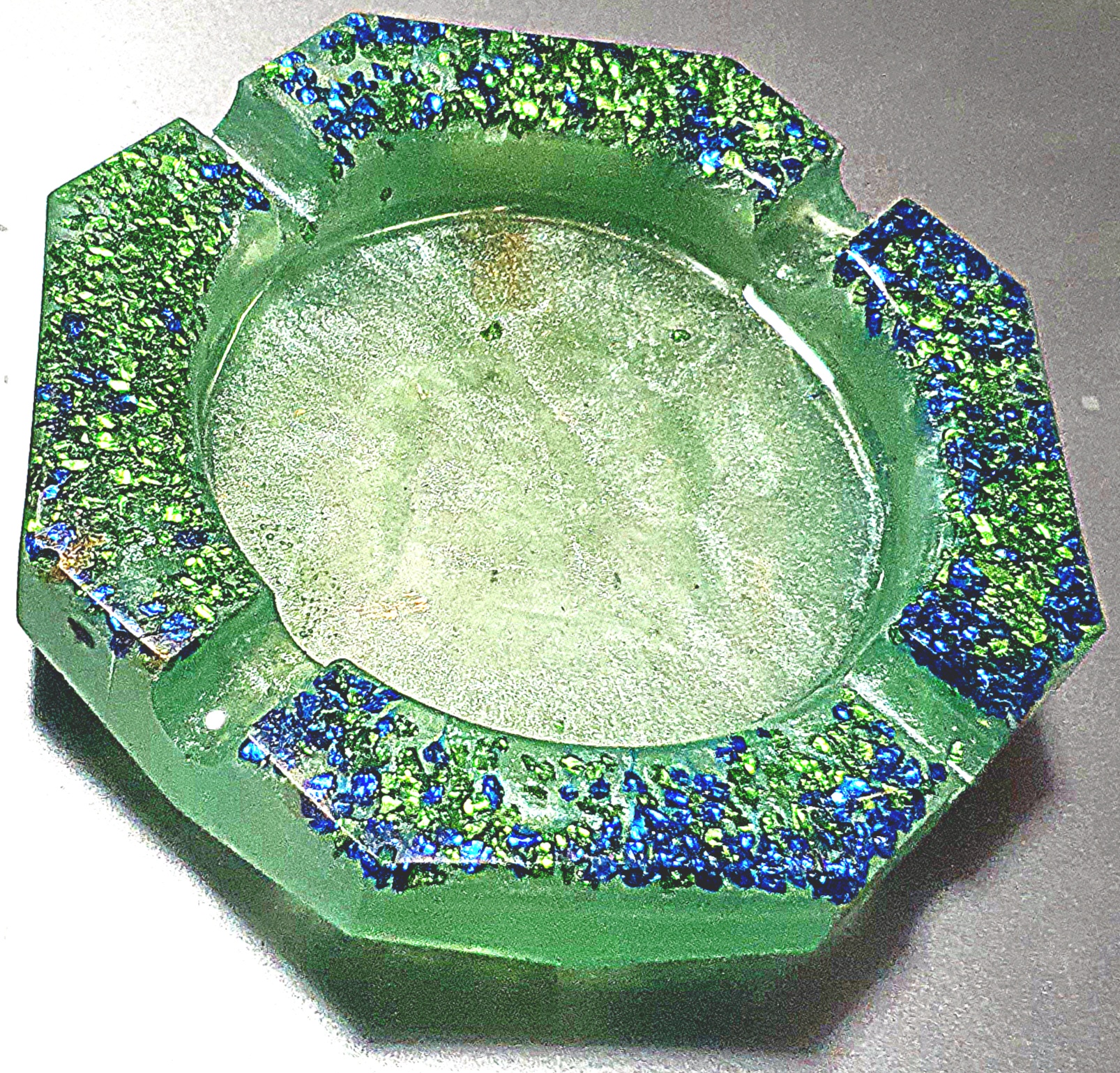 Cendrier vert iridescent