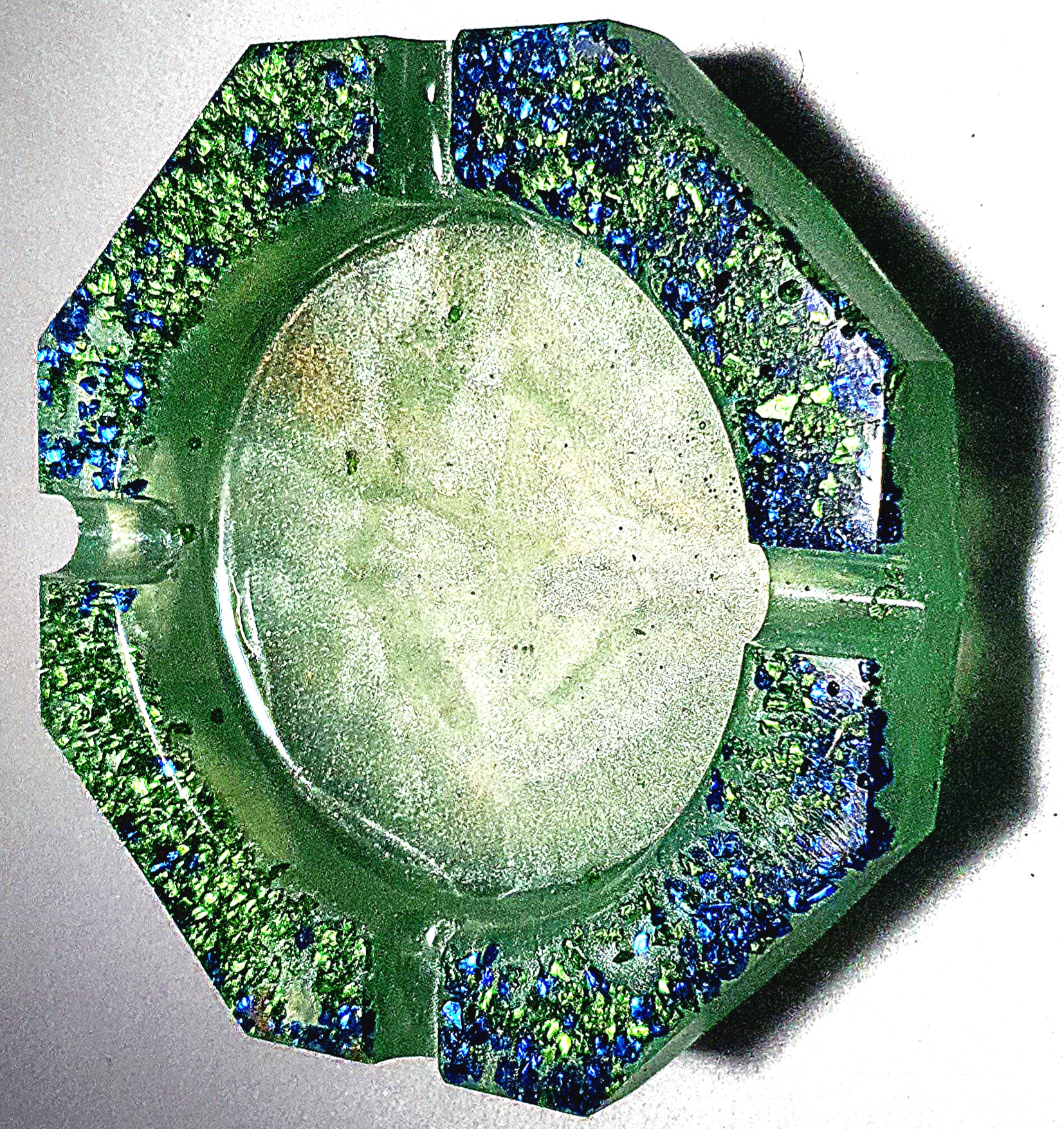 Cendrier vert iridescent