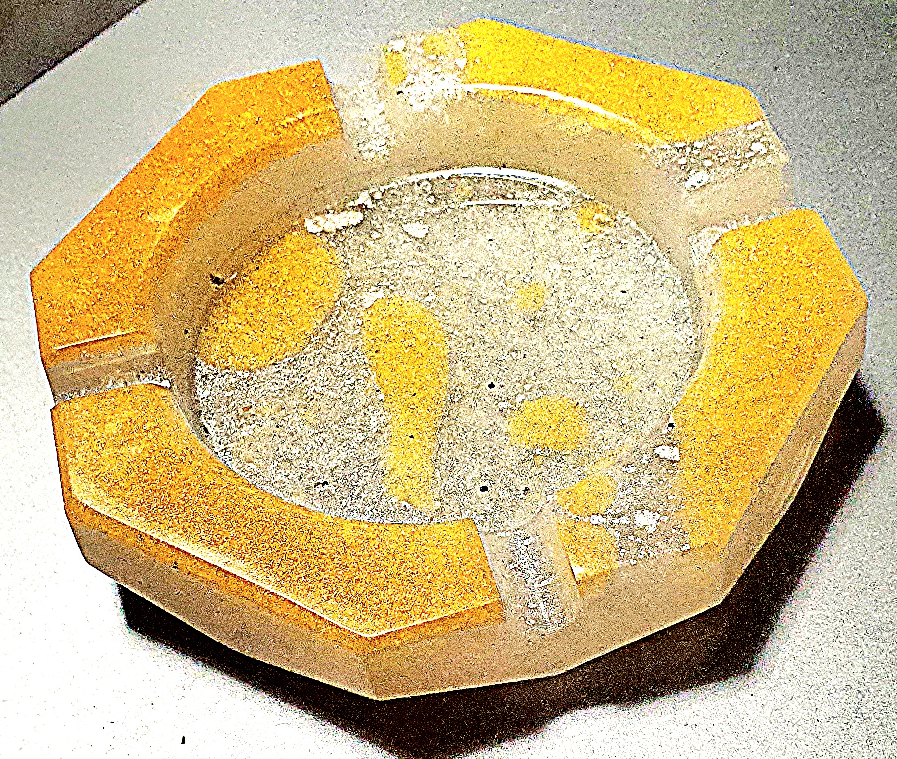 Cendrier blanc doré