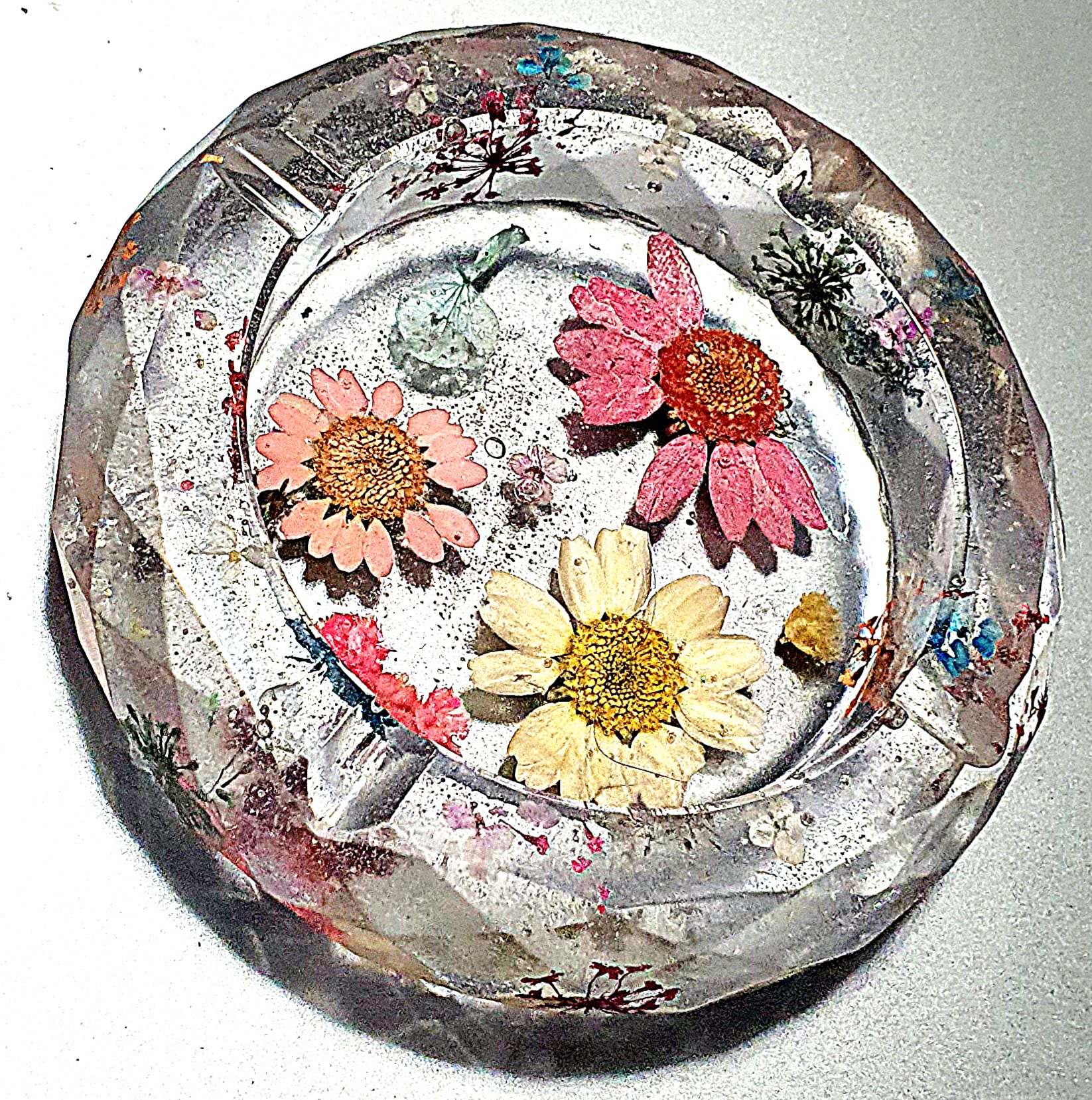 Cendrier de fleurs séchées