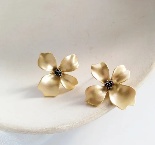 Trendy Flower Studs