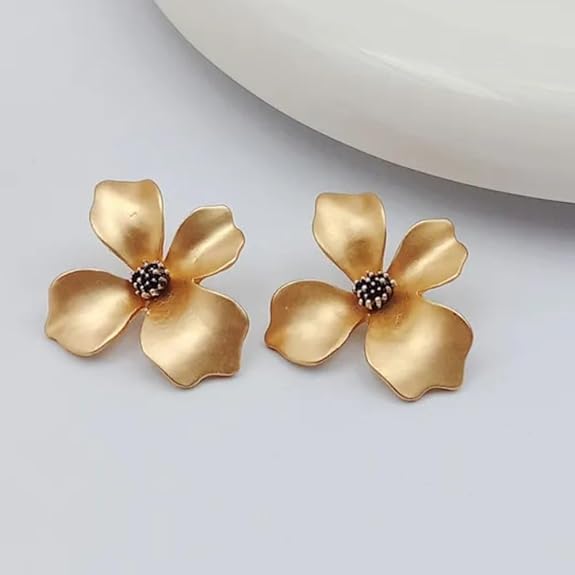 Trendy Flower Studs
