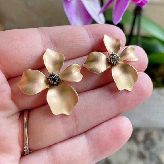 Trendy Flower Studs