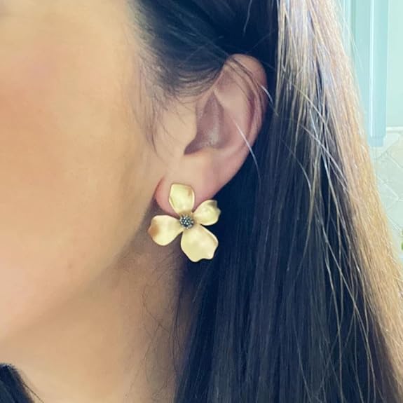 Trendy Flower Studs