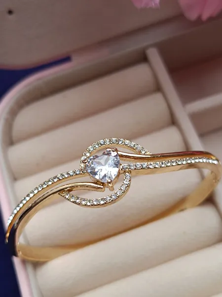 Elegant Zircon Heart Bracelet