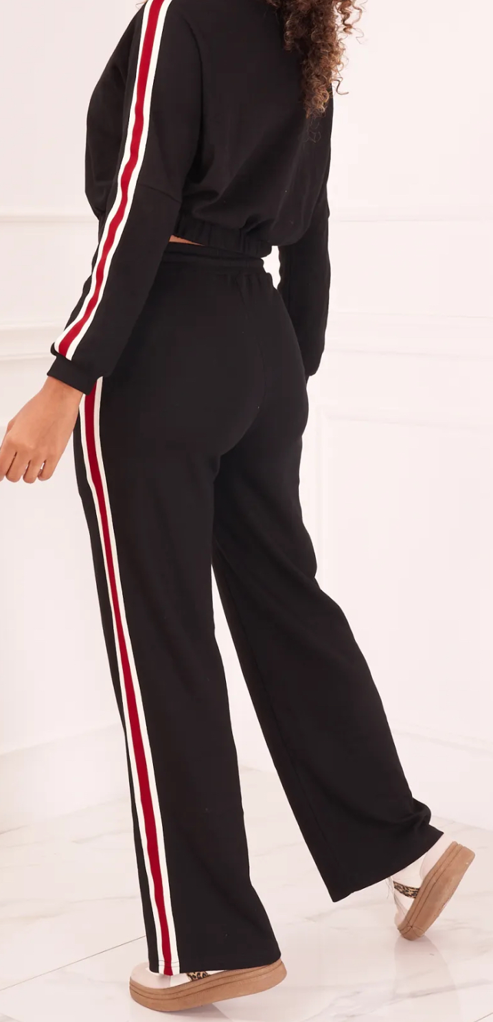 Ensemble noir avec bandes 