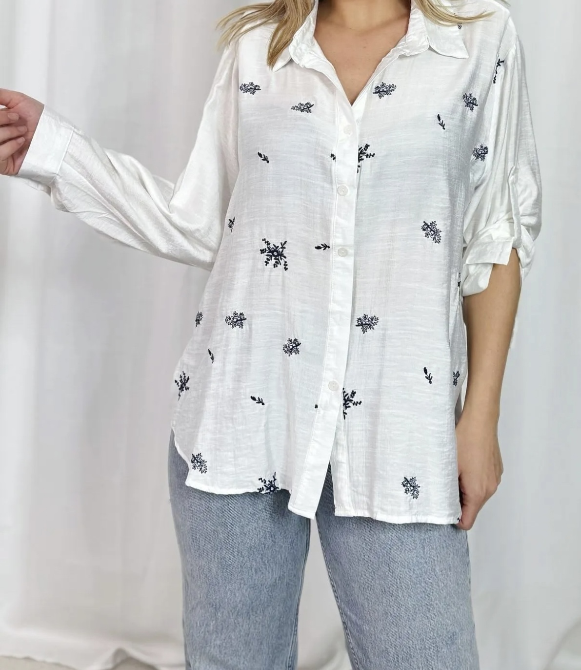 Chemise blanche à motif floral