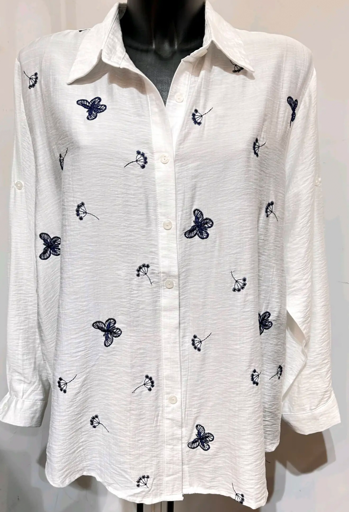 Chemise blanche à motif floral