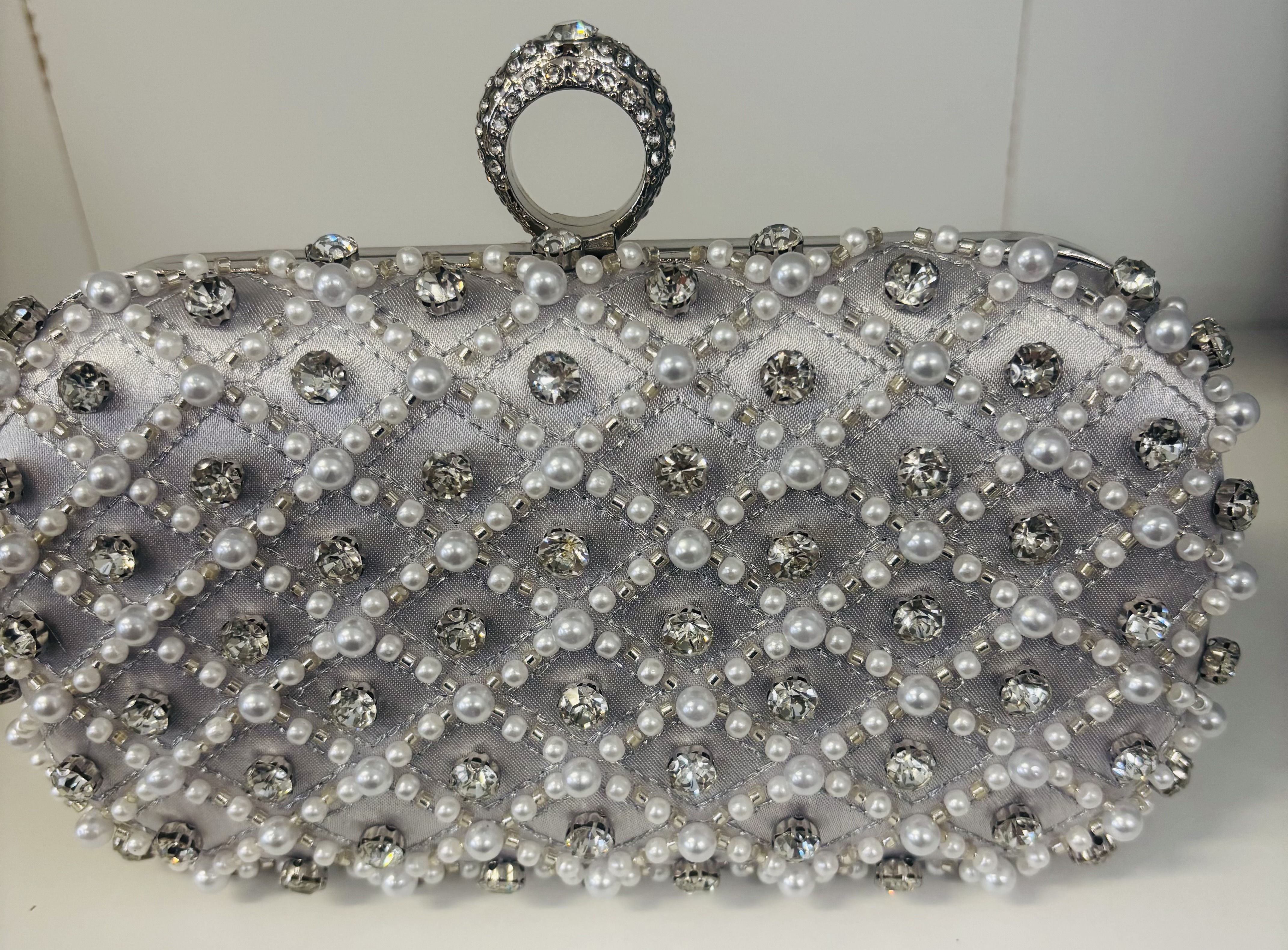 Pochette strass et perles