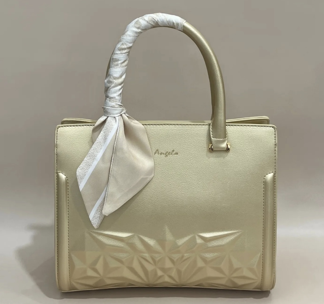 Sac à main élégant en cuir beige