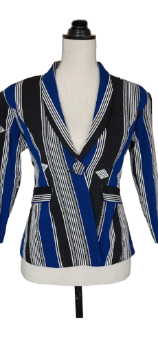 Veste à rayures bleu et noire