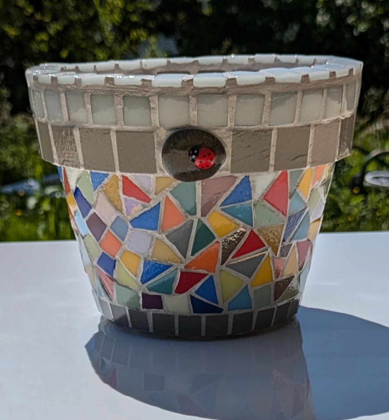 Pot de fleurs en mosaïque "Coquillette"