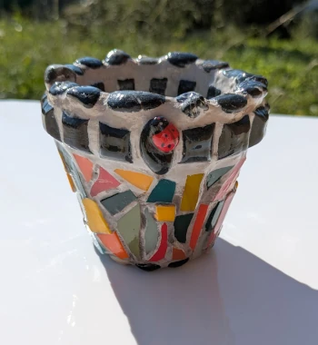 Pot de fleurs en mosaïque "Pierrot"