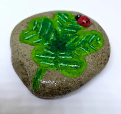 Galet Porte-Bonheur Trèfle à Quatre Feuilles