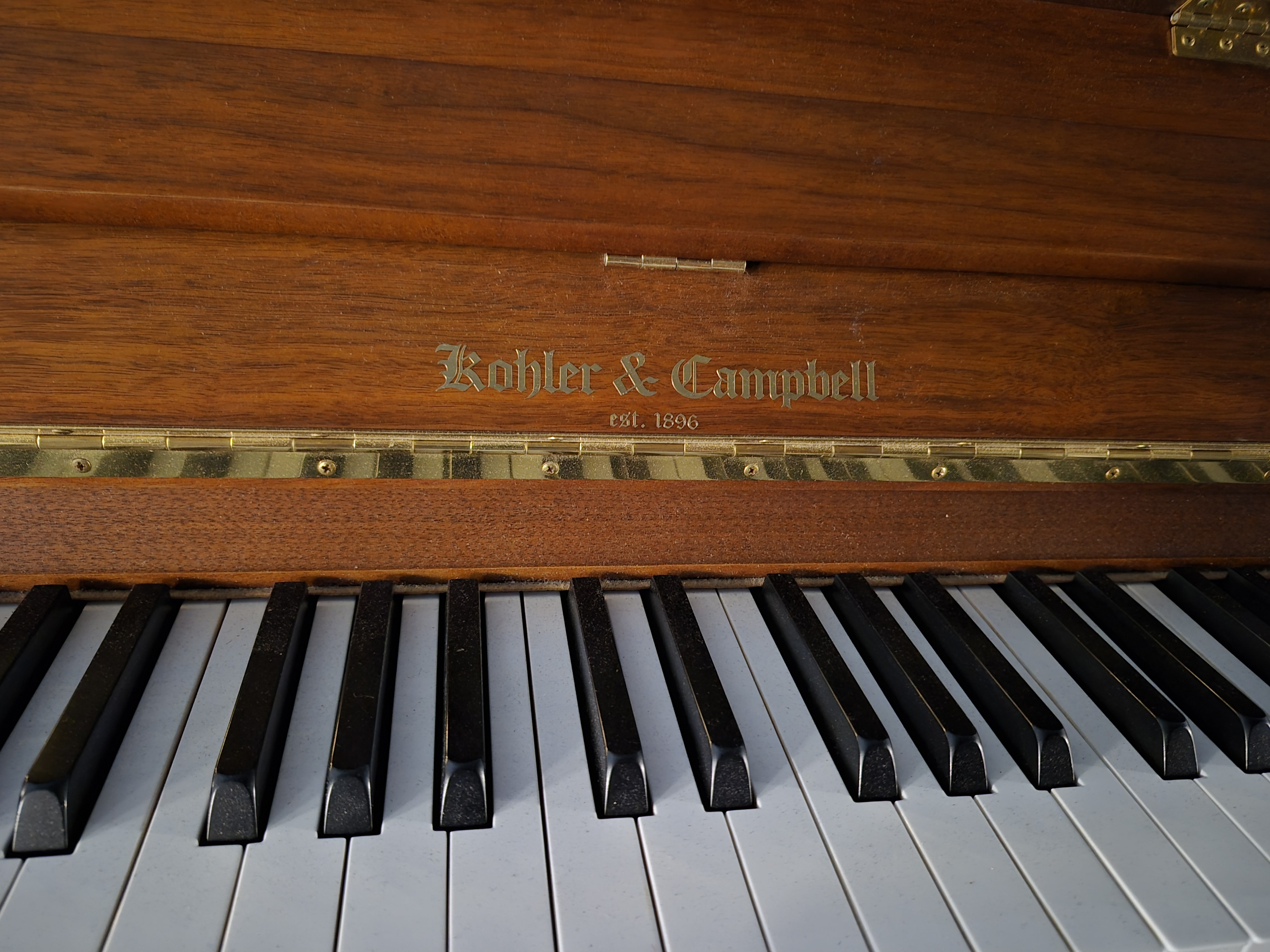 M 307 🎹 Piano Vertical Kohler & Campbell KC-142 - Elegancia y Calidad Superior