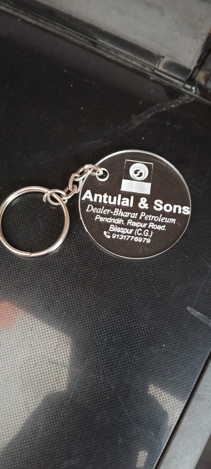 Personalized acrylic keychain pack of 100pcs 4X4Cm size pack of 100pcs