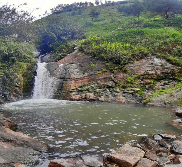 CATARATA DE AGUA CALIENTE YUMAGUAL Y ZONA ARQUEOLÓGICA MONUMENTAL YANAORCO
