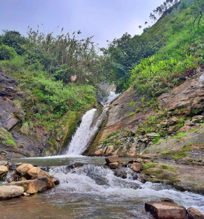 CATARATA DE AGUA CALIENTE YUMAGUAL Y ZONA ARQUEOLÓGICA MONUMENTAL YANAORCO