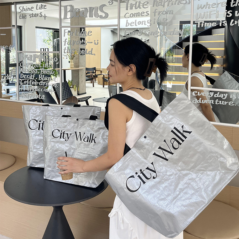 Túi Xách Lớn Cho Cửa Hàng Quần Áo – Dung Tích Rộng, Thân Thiện Môi Trường, In Ấn Thương Hiệu Nổi Bật