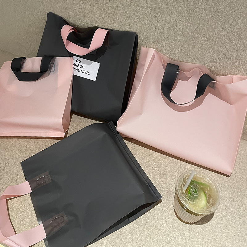 Combo 50 Túi Tote Đựng Quần Áo Trong Suốt Mờ – Giải Pháp Đóng Gói Quà Tặng & Hàng Hóa Bán Buôn Đơn Giản, Tinh Tế