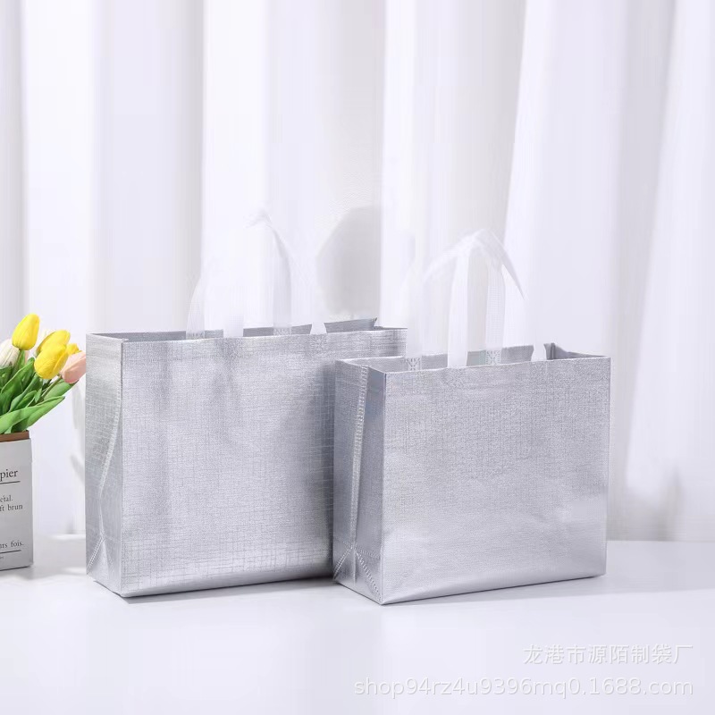 Combo 50 Túi Tote Không Dệt In Nổi Tùy Chỉnh – Giải Pháp Bao Bì Cao Cấp Cho Cửa Hàng Quần Áo & Quà Tặng Lưu Niệm