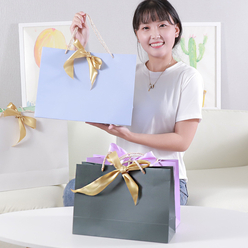 Combo 50 Túi Giấy Cửa Hàng Quần Áo – Túi Quà Tặng Spot Màu Trơn Vàng và Bạc, Giấy Kết Cấu Đặc Biệ