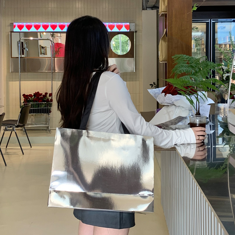 Combo 50 Túi Giấy Gương Bạc Cao Cấp – In Logo Theo Yêu Cầu