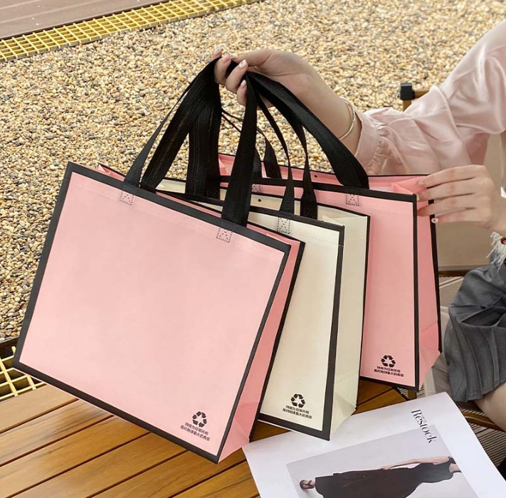 Túi xách vải không dệt thân thiện với môi trường có thể in LOGO quần áo cửa hàng quần áo túi đóng gói quà tặng quần áo phụ nữ 
